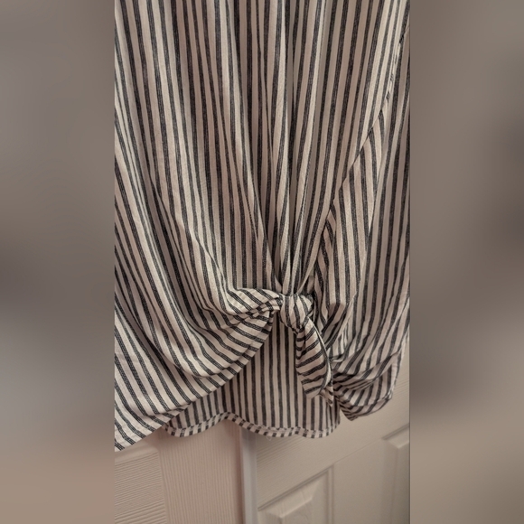 Max Studio Black and White Tie Front Blouse - Picture 2 of 5